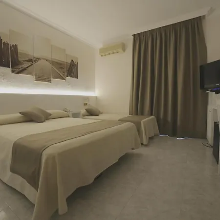 Claramar Hotel 3*