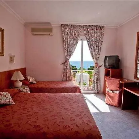 מלון Medium Claramar 3*